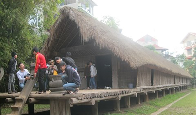 Rénovation des nhà rông et nhà dài du Musée d’ethnographie du Viet Nam