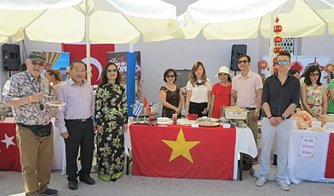 Le Viet Nam présent à la Foire caritative internationale en Grèce
