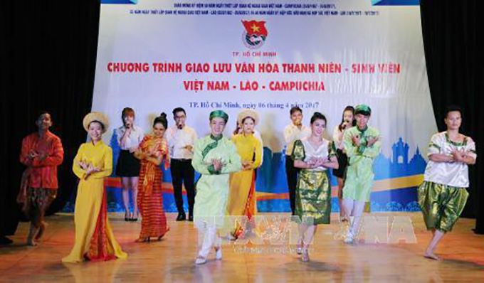 Echange entre les étudiants Viet Nam-Laos-Cambodge