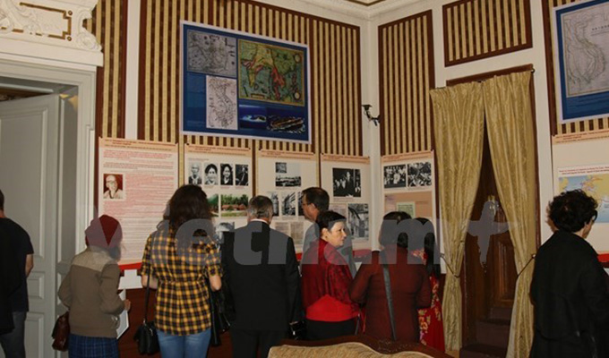 Exposition photographique et séminaire sur le Président Hô Chi Minh en Bulgarie