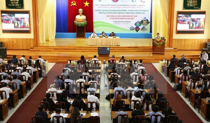 Colloque sur le développement durable du tourisme vietnamien à An Giang