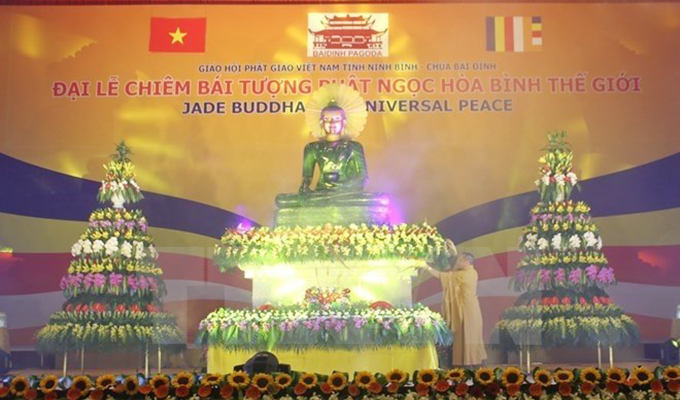 Binh Duong accueille la statue du Bouddha de Jade pour la paix universelle