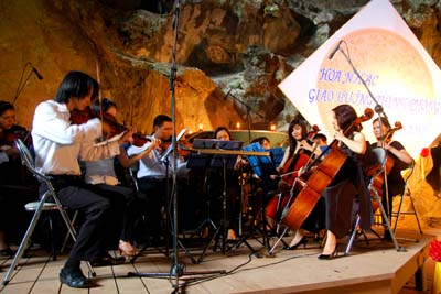 Un concert acoustique dans la grotte de Dâu Gô
