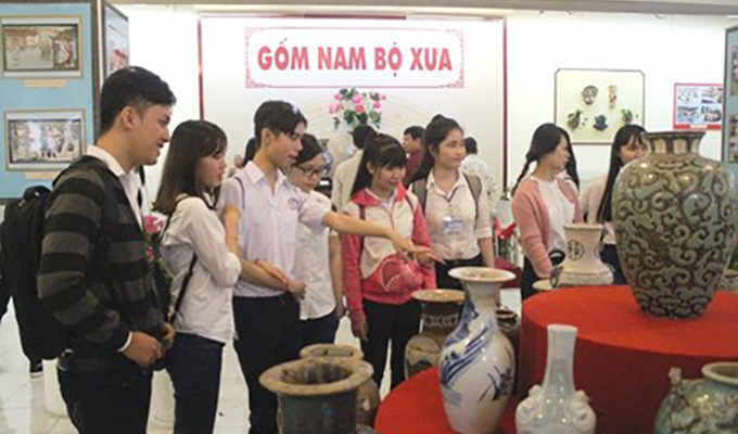 Expo photo "Parti communiste du Viet Nam - Printemps du pays"