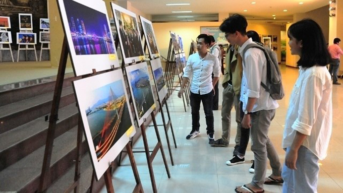 Exposition photographique: la ville de Dà Nang, un chemin de 20 ans