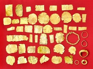 Découverte de 49 objets en or de la culture Oc Eo