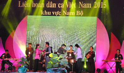 Clôture du Festival des chants folkloriques de la région du Nam Bô