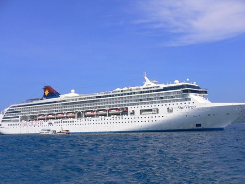 Đón 2.600 du khách quốc tế đến thăm Hạ Long bằng tàu biển