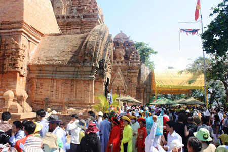 Khánh Hòa khai mạc Lễ hội Tháp Bà Ponagar năm 2014