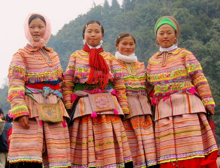Les femmes de l'ethnie H'mong préservent un métier traditionnel