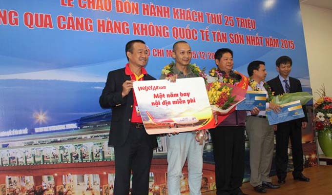Sân bay Tân Sơn Nhất đón hành khách thứ 25 triệu