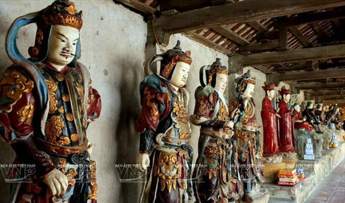 Les statues de terre antiques de la pagode Nôm