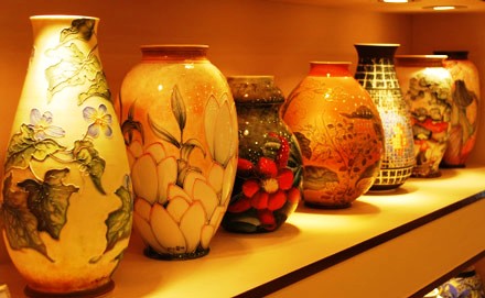 Vinh Phuc : Exposition des objets antiques et des céramiques d'art contemporain
