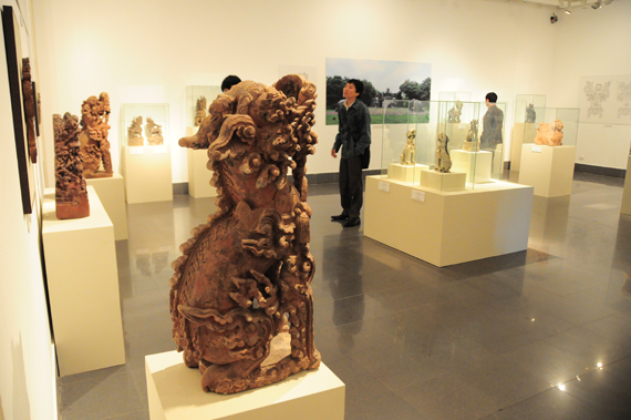 Exposition sur l'image du lion dans les sculptures antiques du Vietnam