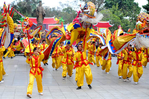 Au Vietnam, les fêtes printanières confrontées à l’ère moderne