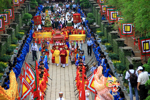 Fête en commémoration des rois Hung à Phu Tho