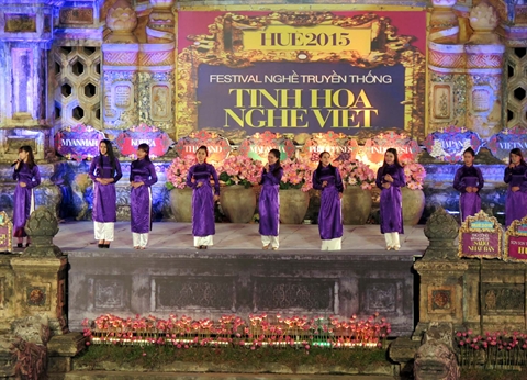 Le Festival des métiers traditionnels de Huê accueille 100.000 visiteurs