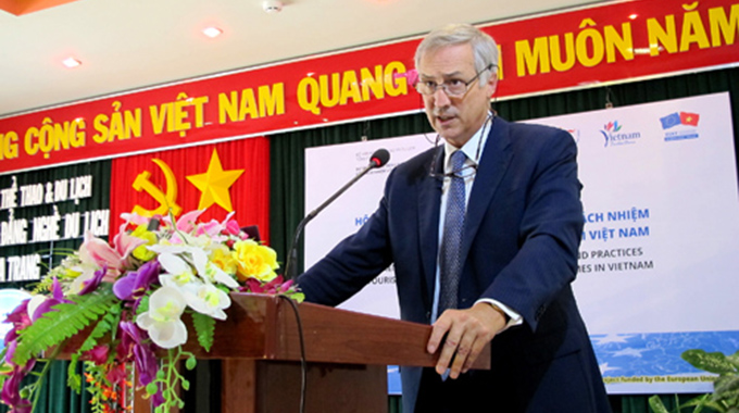 Ứng dụng lý thuyết và thực hành du lịch có trách nhiệm trong giáo dục và đào tạo du lịch tại Việt Nam