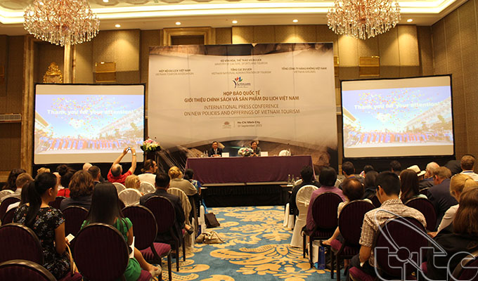 Conférence de presse internationale sur les nouvelles politiques et nouveaux produits touristiques du Viet Nam