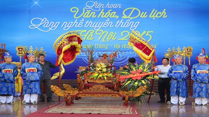 Ouverture du Festival culturel, touristique des villages de métier traditionnel de Ha Noi 2015 