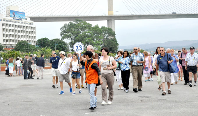 Le nombre d’arrivées de visiteurs internationaux au Viet Nam dépasse les 8 millions