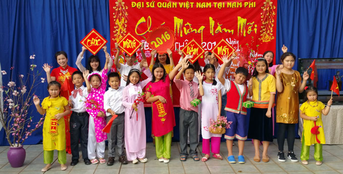 La communauté des Vietnamiens à l’étranger accueillent le Têt de l’Année du Singe