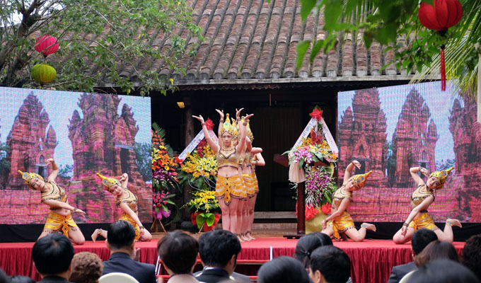 Ouverture du Festival de la culture de la soie Vietnam-Asie 2016 à Hoi An