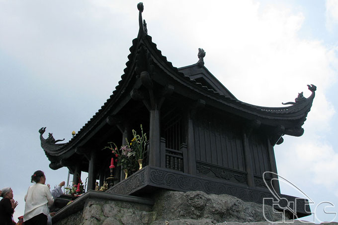 La pagode Dông au sommet sacré de Yên Tu