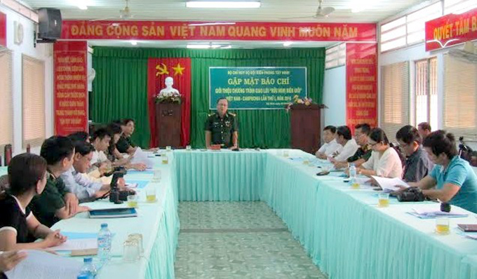 Bientôt un programme d’échange Viet Nam-Cambodge entre des provinces frontalières 