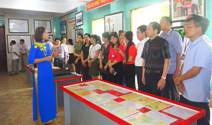 Exposition sur les archipels de Hoàng Sa et Truong Sa à Hà Giang
