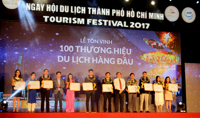 Honorer 100 meilleures marques touristiques de Hô Chi Minh-Ville