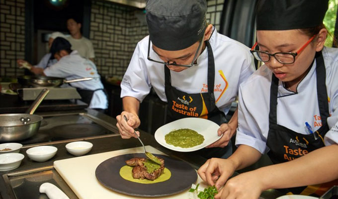 Deux élèves de Ha Noi gagnent la compétition culinaire "Goût de l’Australie"