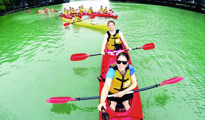 8 điểm tham quan trên Vịnh Hạ Long được hoạt động dịch vụ kayak, đò chèo