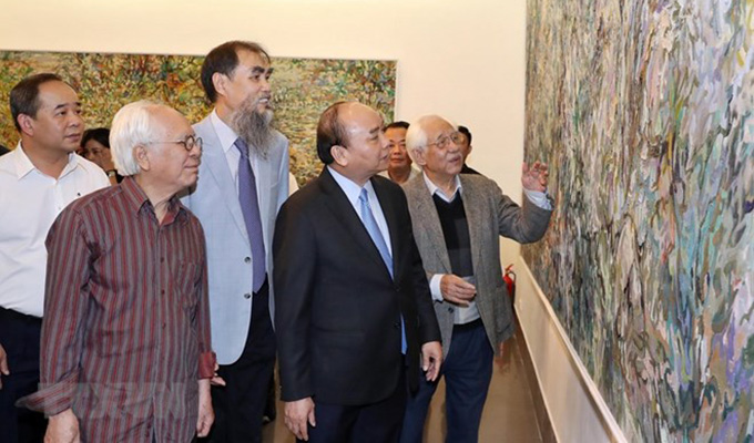 Le PM rend visite au musée des Beaux-arts du Viet Nam