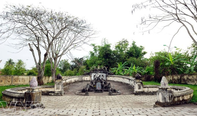 À la découverte du mausolée royal de la lignée familiale de Pham Dang Hung