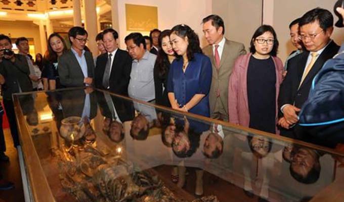 Vernissage d’une exposition sur les trésors archéologiques vietnamiens à Ha Noi