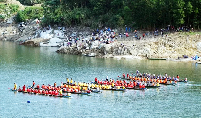 Hàng trăm tay đua tham gia Giải đua thuyền tại miền núi Quảng Nam
