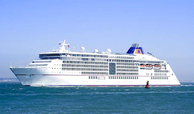 Tàu du lịch quốc tế chở gần 850 du khách, thuyền viên đến Phú Quốc 