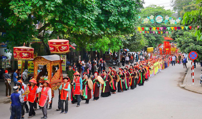 Le Festival culturel folklorique de Pho Hien débute à Hung Yen