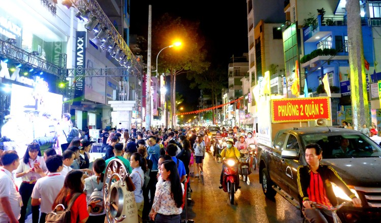 Une rue de la mode dans le 5e arrondissement de Hô Chi Minh-Ville