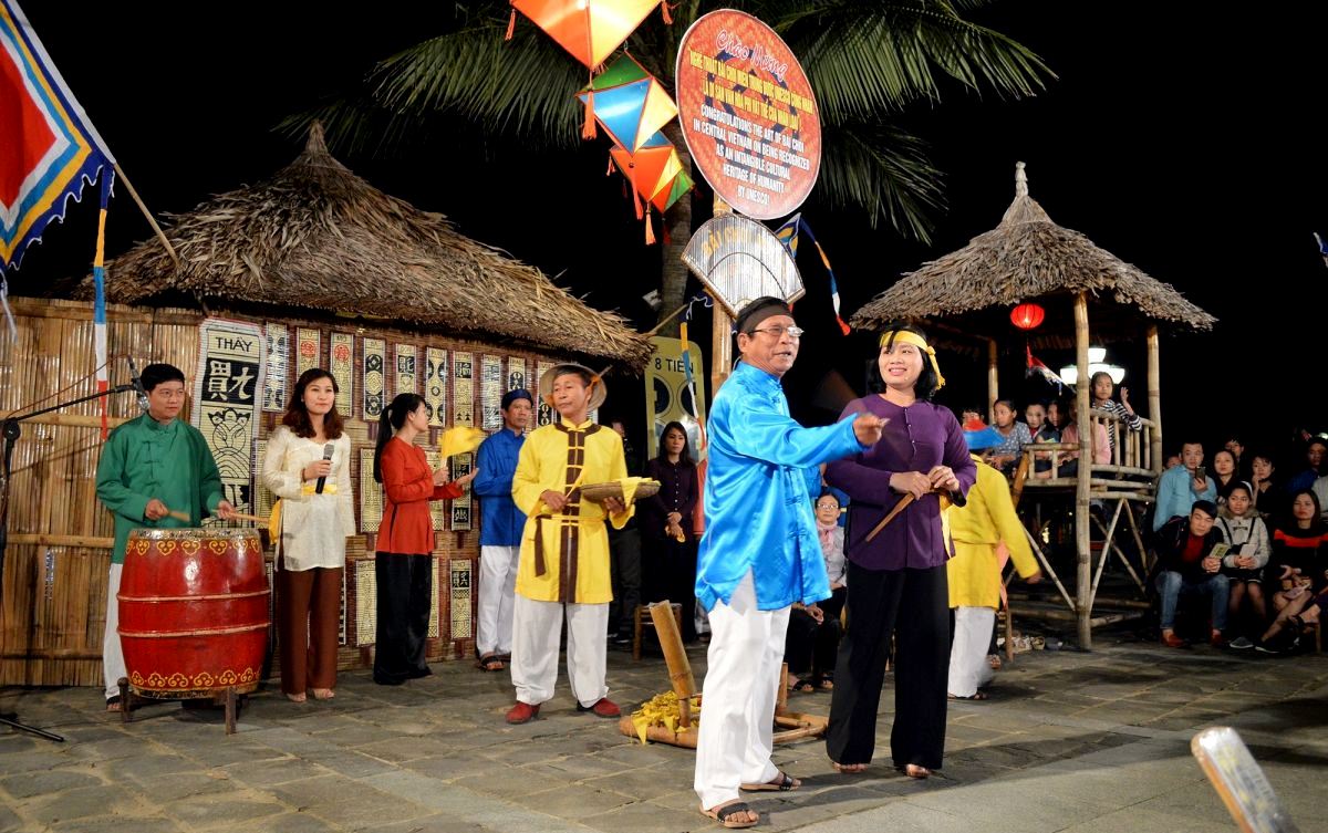 Phu Yên reçoit le certificat de l’UNESCO pour l’art du bài choi