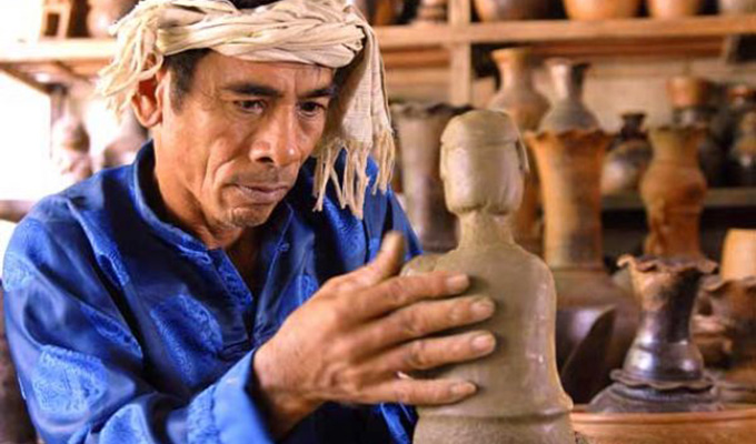 Élaboration du dossier de l’art de la céramique des Chams pour le soumettre à l’UNESCO