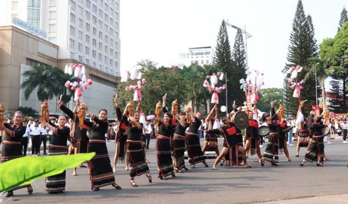 Hàng nghìn du khách tham dự Lễ hội đường phố Cà phê Buôn Ma Thuột 2019