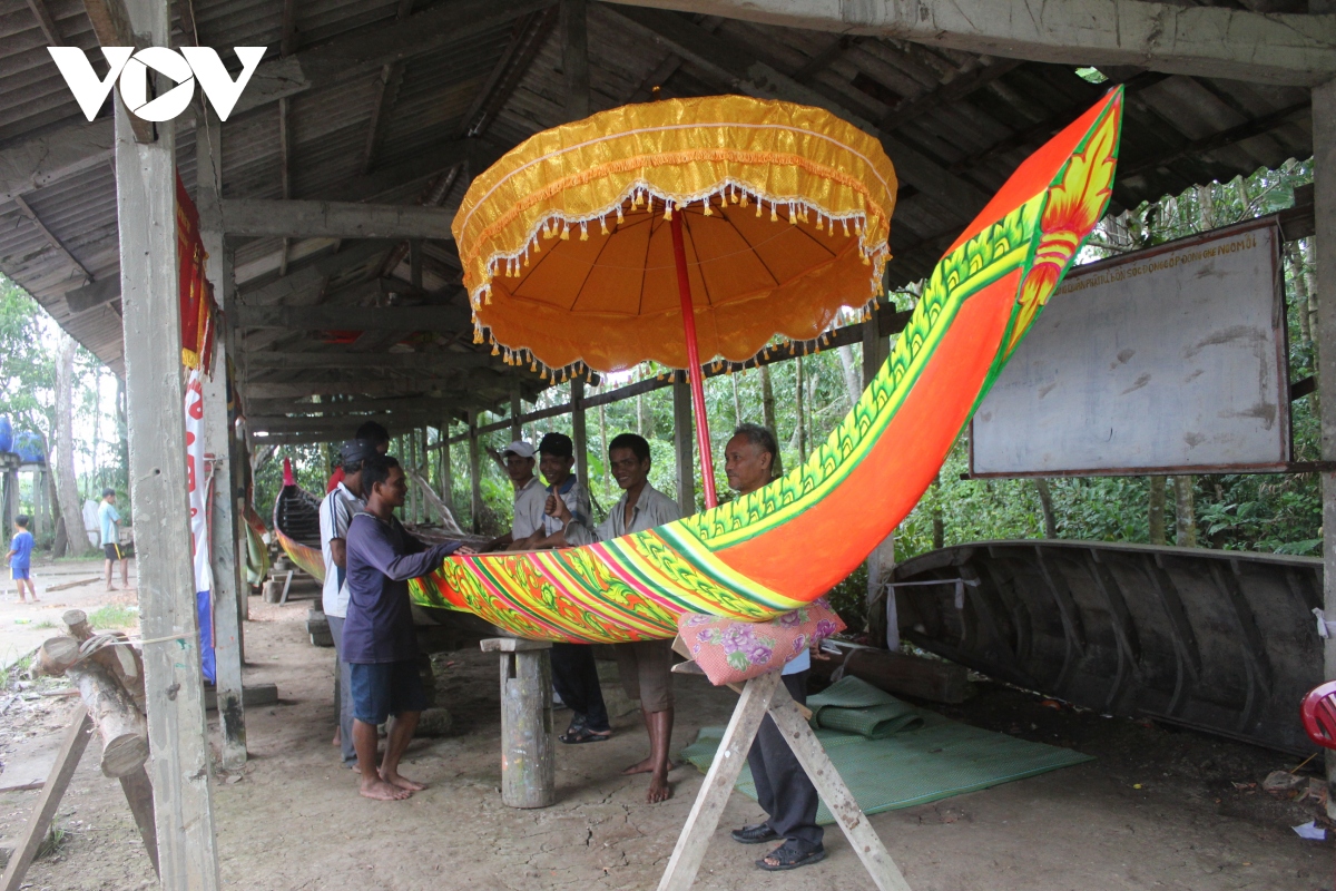 Những nghệ nhân giữ gìn, bảo tồn lễ hội ghe Ngo của đồng bào Khmer