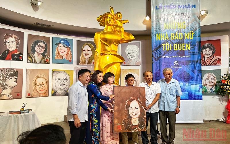 Bảo tàng Phụ nữ Việt Nam tiếp nhận bộ tranh chân dung nhà báo nữ