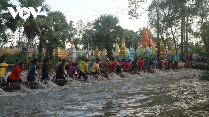 Khmer people prepare for Ok Om Bok Festival