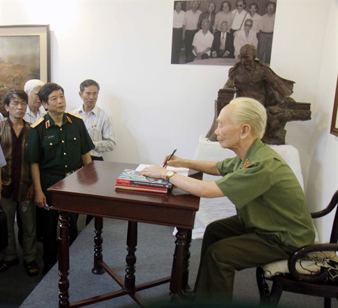 Exposition sur le général Vo Nguyên Giap à Hanoi