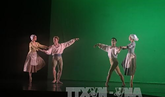 Spectacle de ballet à l'occasion des 20 ans de coopération entre Ha Noi et Toulouse