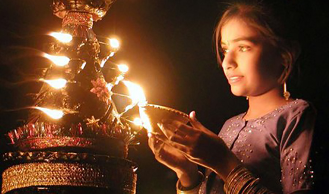 Diwali, la fête hindoue des lumières, célébrée à Ha Noi