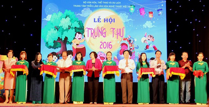Exposition "La fête de la Mi-automne du Viet Nam et la communauté de l'ASEAN"